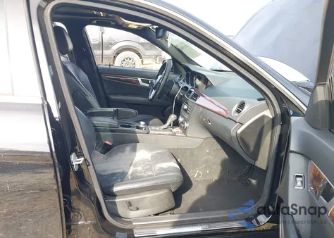 2014 Mercedes-Benz C-Class C 250 Sport из США, поврежденный, VIN WDDGF4HBXER309915